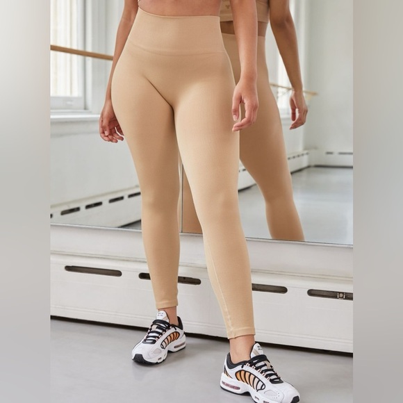 Aritzia Tna Body Atmosphere Hi-Rise Legging 7/8 Seamless High Waist Black XS - Picture 3 of 13